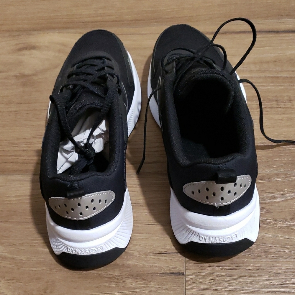 New Balance BOYS Black and White Athletic Shoes - Picture 3 of 10